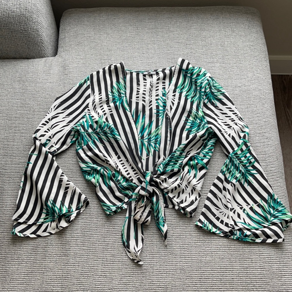striped front tie blouse 🌴🌺